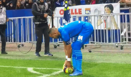 凯恩：2025最难忘时刻？ 当然是赢得德甲 生涯首冠的感觉棒极了（凯恩：2025年最难忘？捧起德甲，生涯首冠的感觉无与伦比）