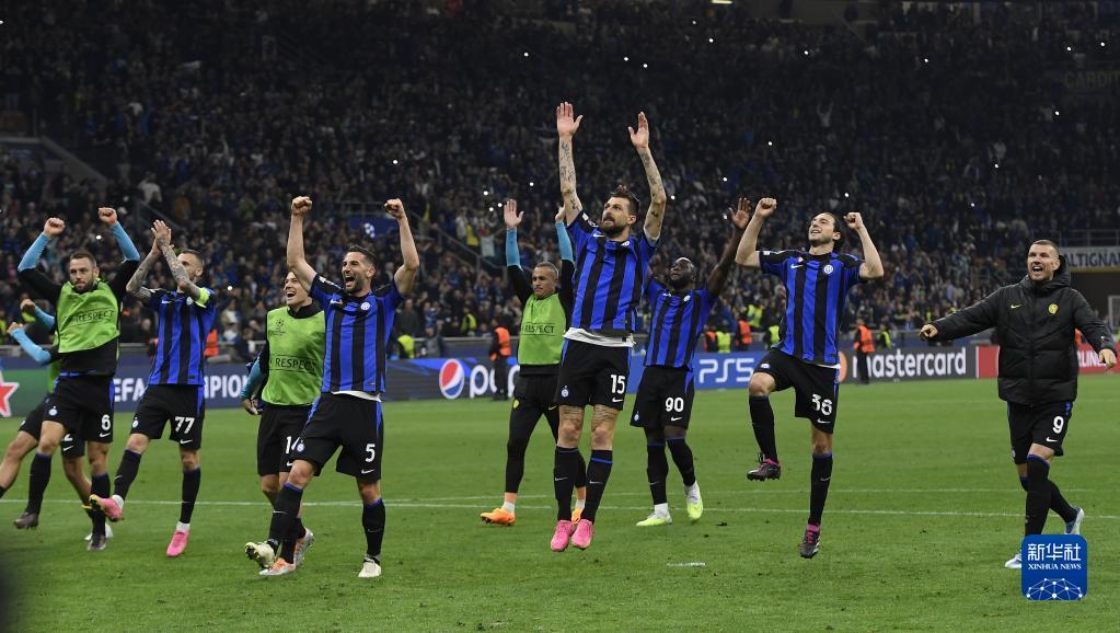 阿森纳1-2遭绝杀+利物浦3-3被绝平，曼城3-0，英超最新积分榜出炉（阿森纳1-2补时遭绝杀，利物浦3-3被追平；曼城3-0告捷，英超积分榜更新）