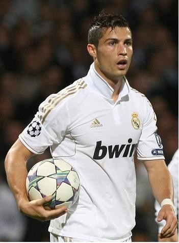 利物浦官方：索博斯洛伊累积五黄将停赛一场，无缘对阵狼队（利物浦官宣：索博斯洛伊累计五黄停赛一场，缺席与狼队之战）