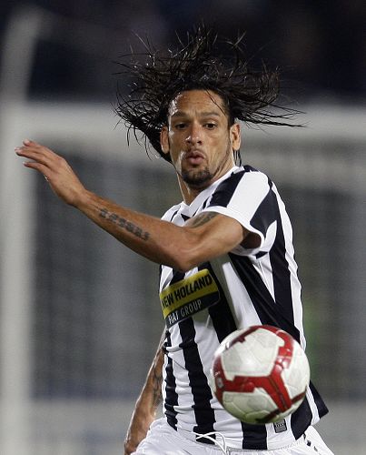 媒体人：山东泰山新赛季教练配置计划是韩鹏+外籍助教