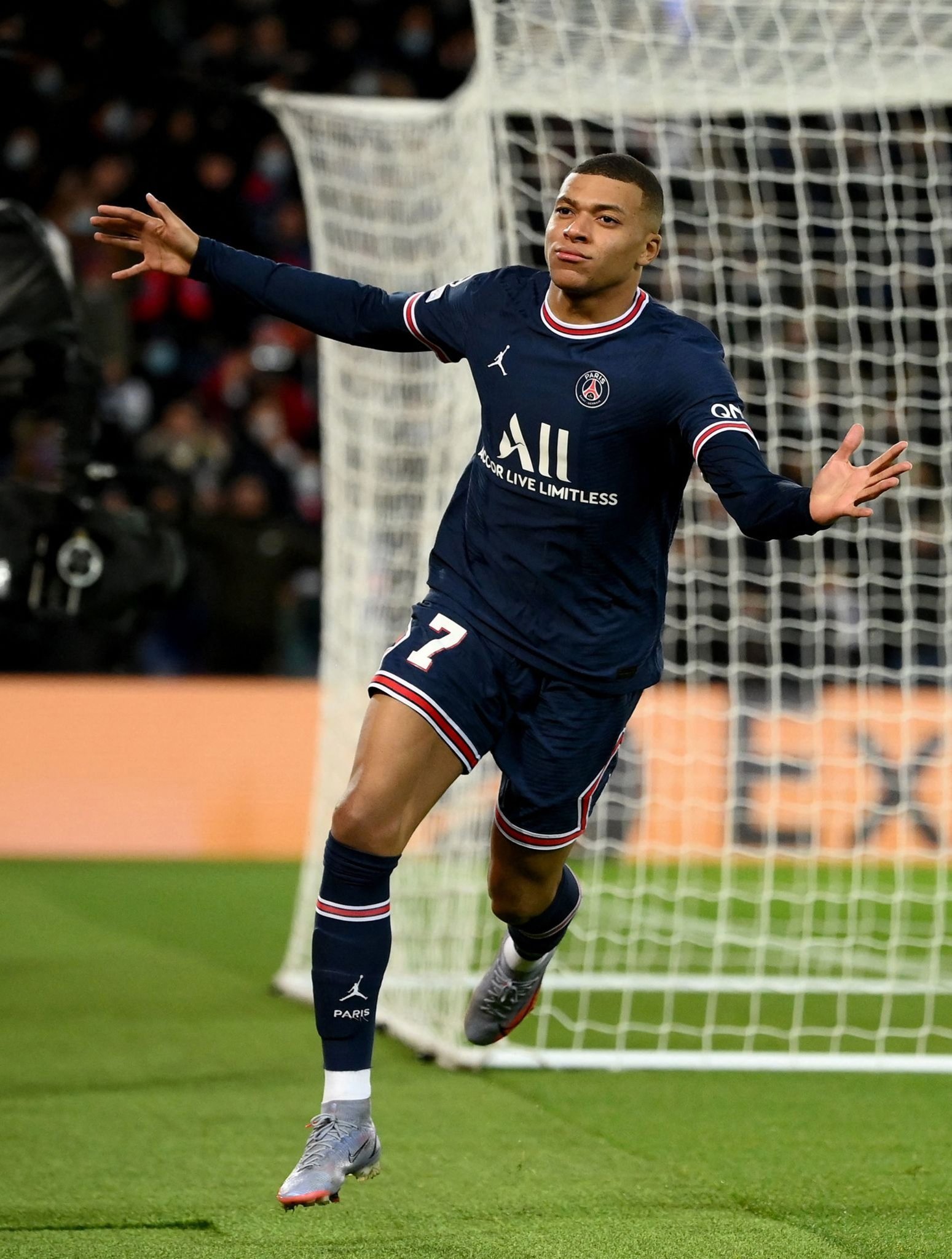 罗马诺：加纳乔与贝西克塔斯的转会传闻不实，他想留在英超（罗马诺：加纳乔不会加盟贝西克塔斯，愿继续在英超效力）