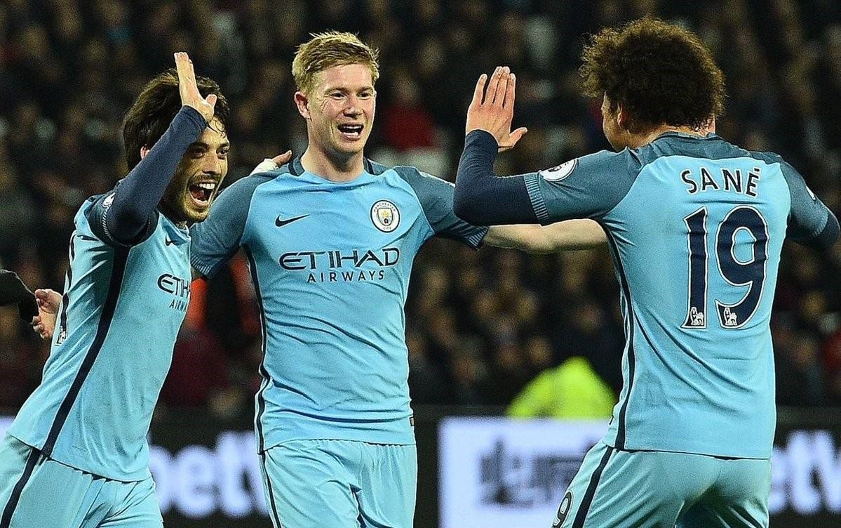 北京男篮在俱乐部杯首战惨败，内线劣势明显，外援表现疲软，青岛男篮以较大优势取胜。