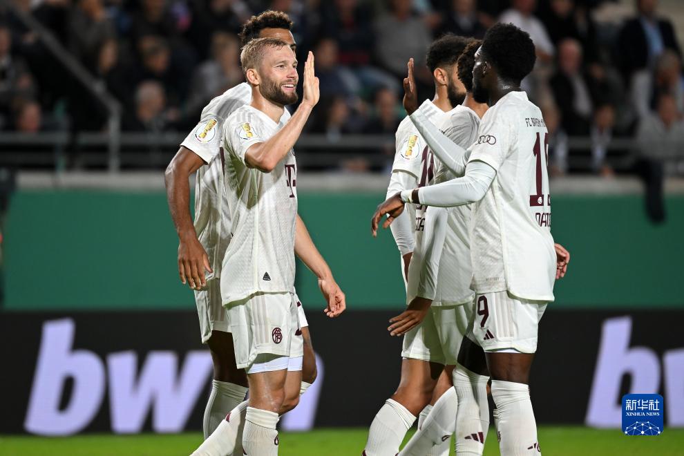 官方：38岁洛里与洛杉矶FC达成1+1续约协议