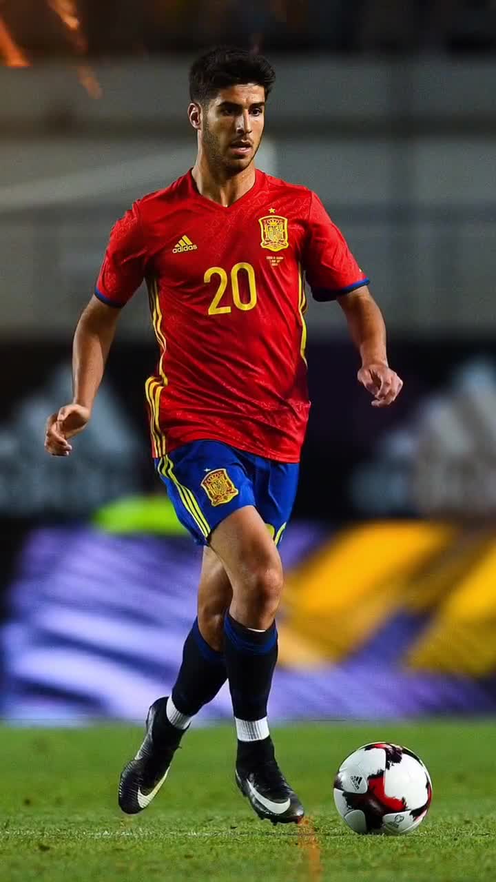 朗斯力压大巴黎，持续领跑法甲积分榜，萨热打造铁血球队