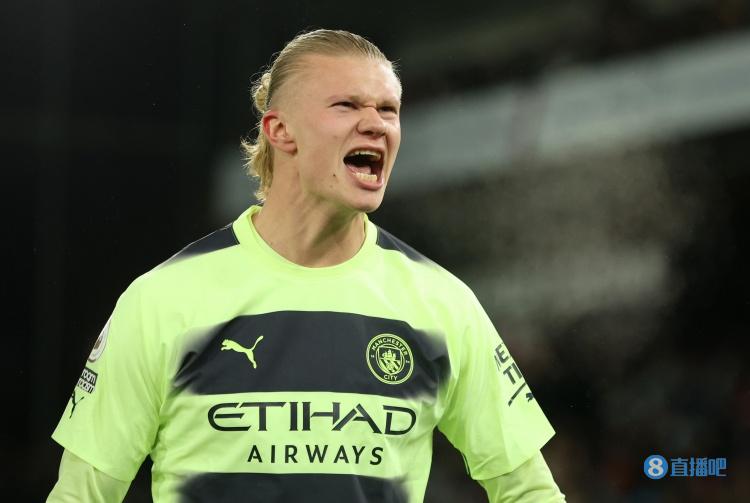 利物浦主帅斯洛特做出惊人决定：萨拉赫罕见坐上替补席