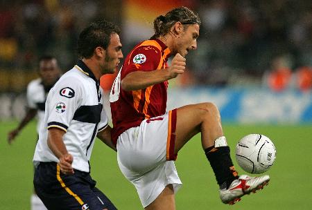 徐根宝：希望海港为中国足球输送更多人才，穆斯卡特功不可没（徐根宝：盼海港为中国足球培养更多人才，穆斯卡特贡献突出）