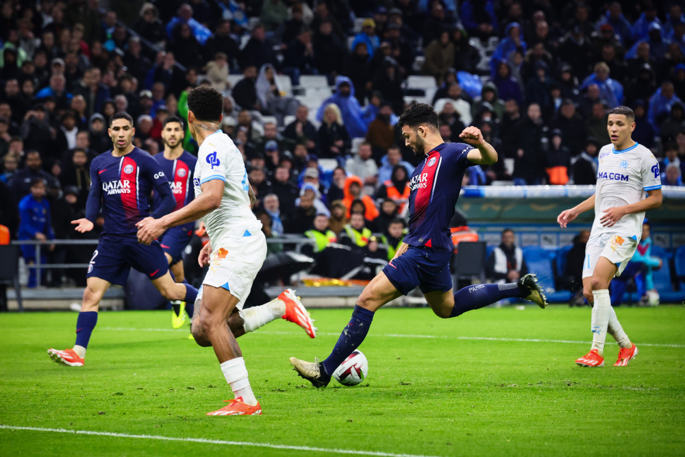 英超半场：穆尼奥斯头球破门，水晶宫1-0伯恩利（英超半场战报：穆尼奥斯头槌建功，水晶宫暂1-0领先伯恩利）