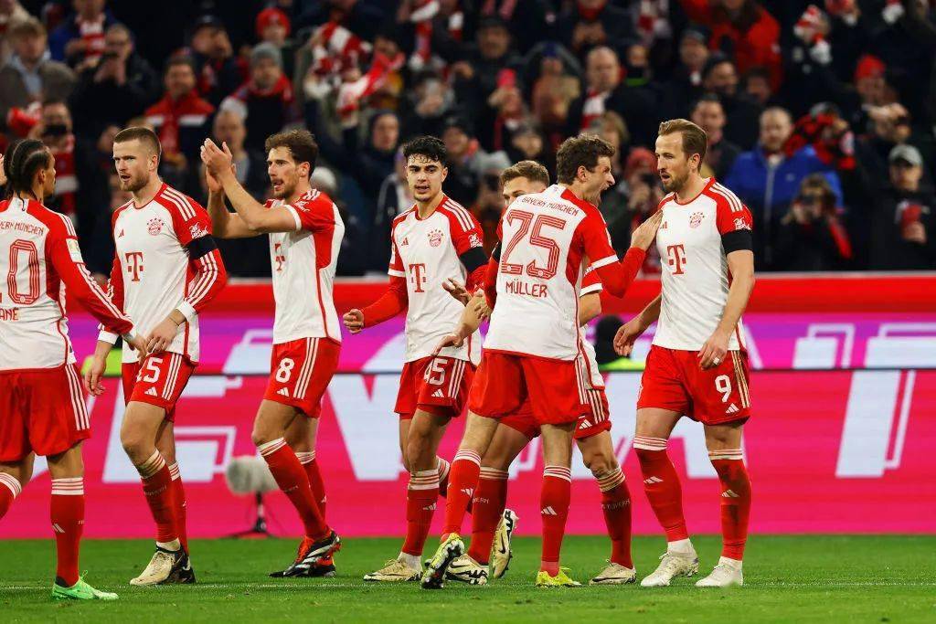 英超-十人切尔西1-1阿森纳，凯塞多蹬踏染红，枪手5分优势领跑（英超：切尔西少打一人1-1战平阿森纳，凯塞多蹬踏被罚下，阿森纳以5分优势领跑）