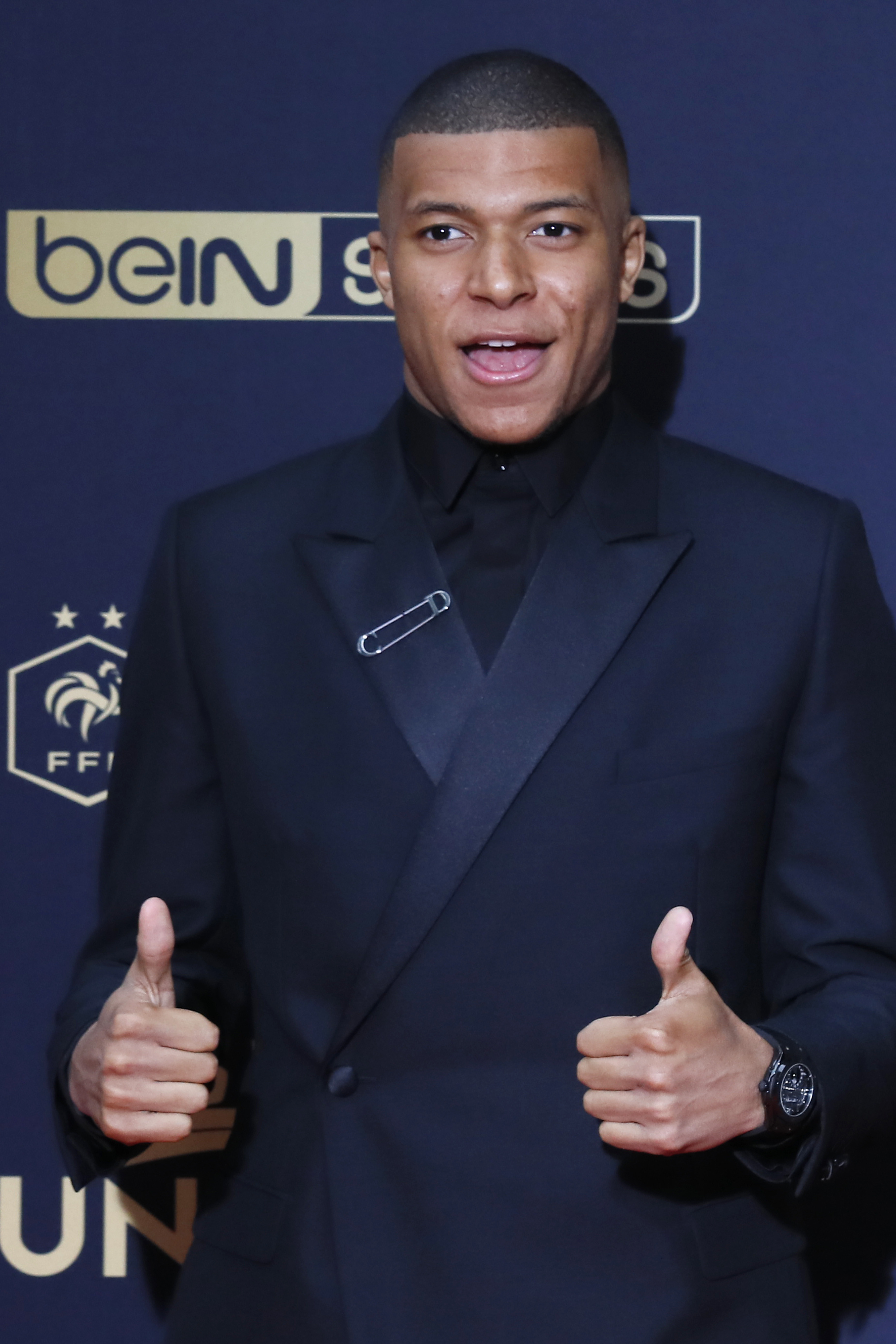 维尔茨父亲：儿子不后悔加盟利物浦，我们把名宿批评当耳边风（维尔茨父亲：儿子加盟利物浦无悔，我们对名宿的批评一笑置之）