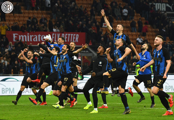 世体：如果拉波尔塔无法继续担任主席，弗里克很难与巴萨续约（世体：拉波尔塔若无法留任主席，弗里克与巴萨续约前景渺茫）